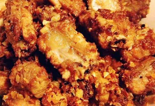 抖音网红蒜香排骨吃瓜,吃瓜群众纷纷围观，美味与趣味并存