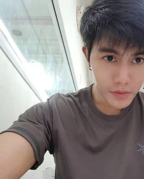 吃瓜网红男博主是谁啊图片,吃瓜网红男博主的真实身份！